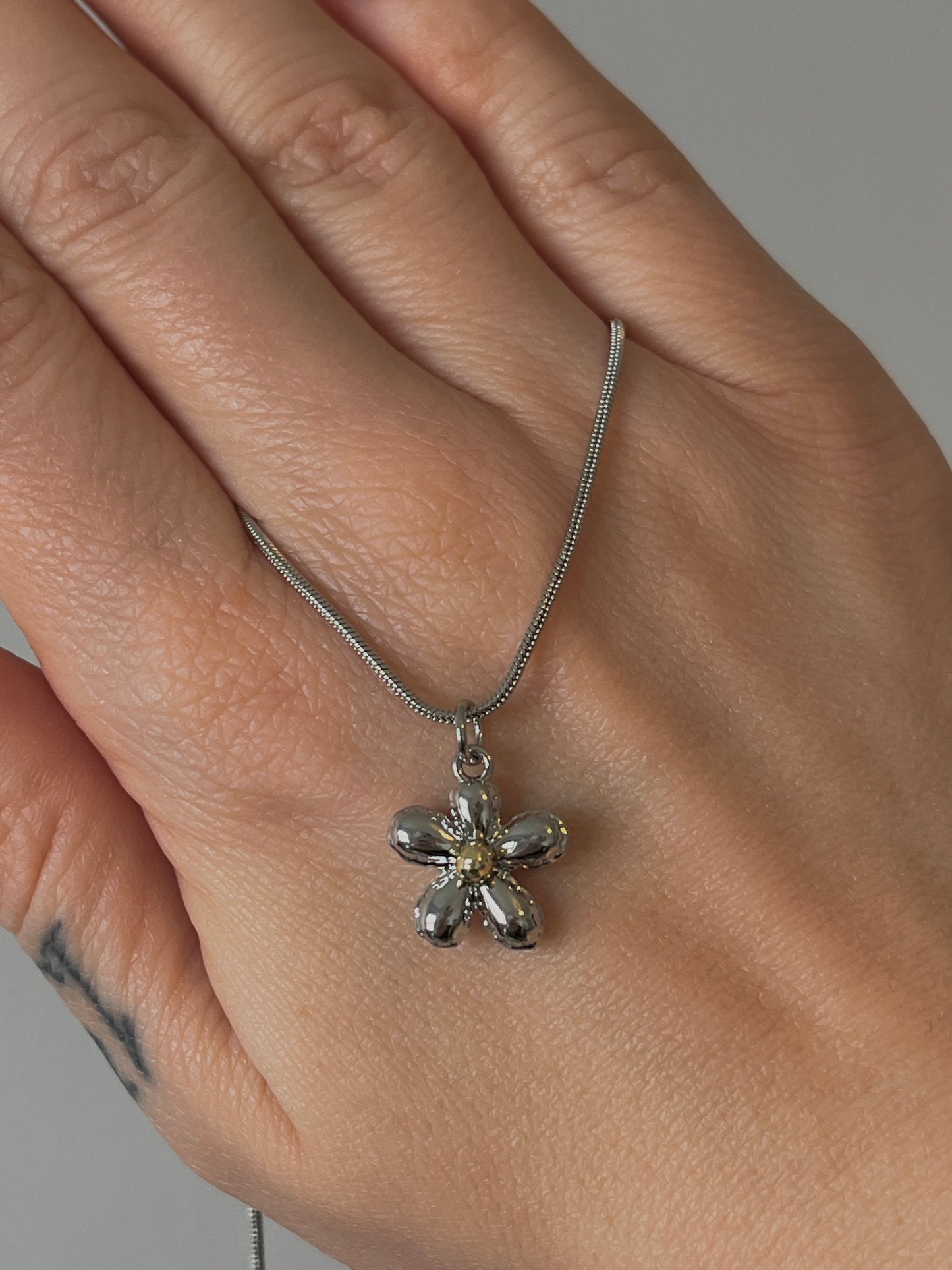 90's Bubble Daisy Necklace